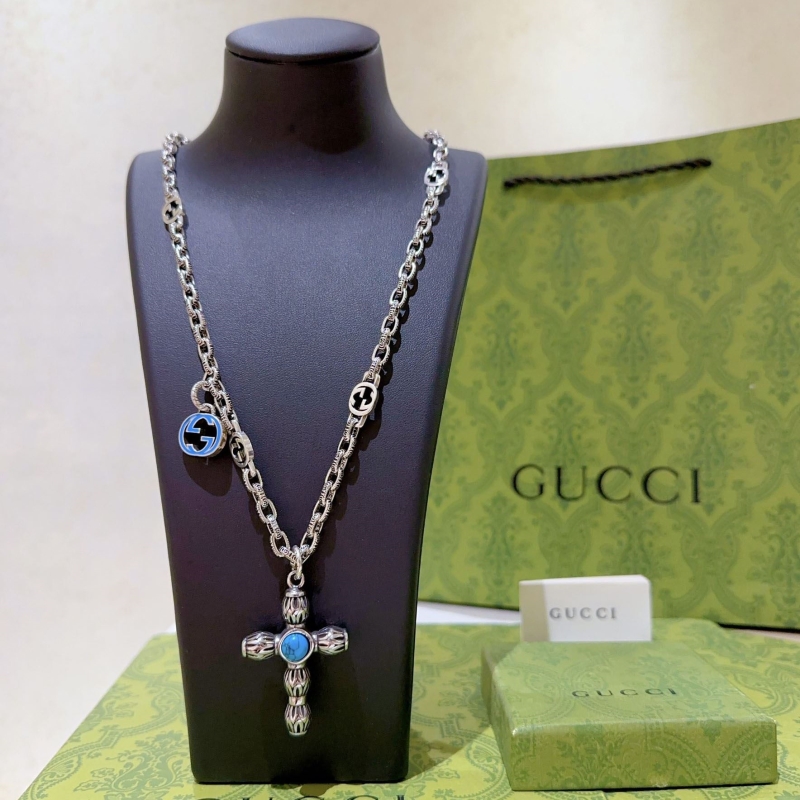 G*u*i necklaces